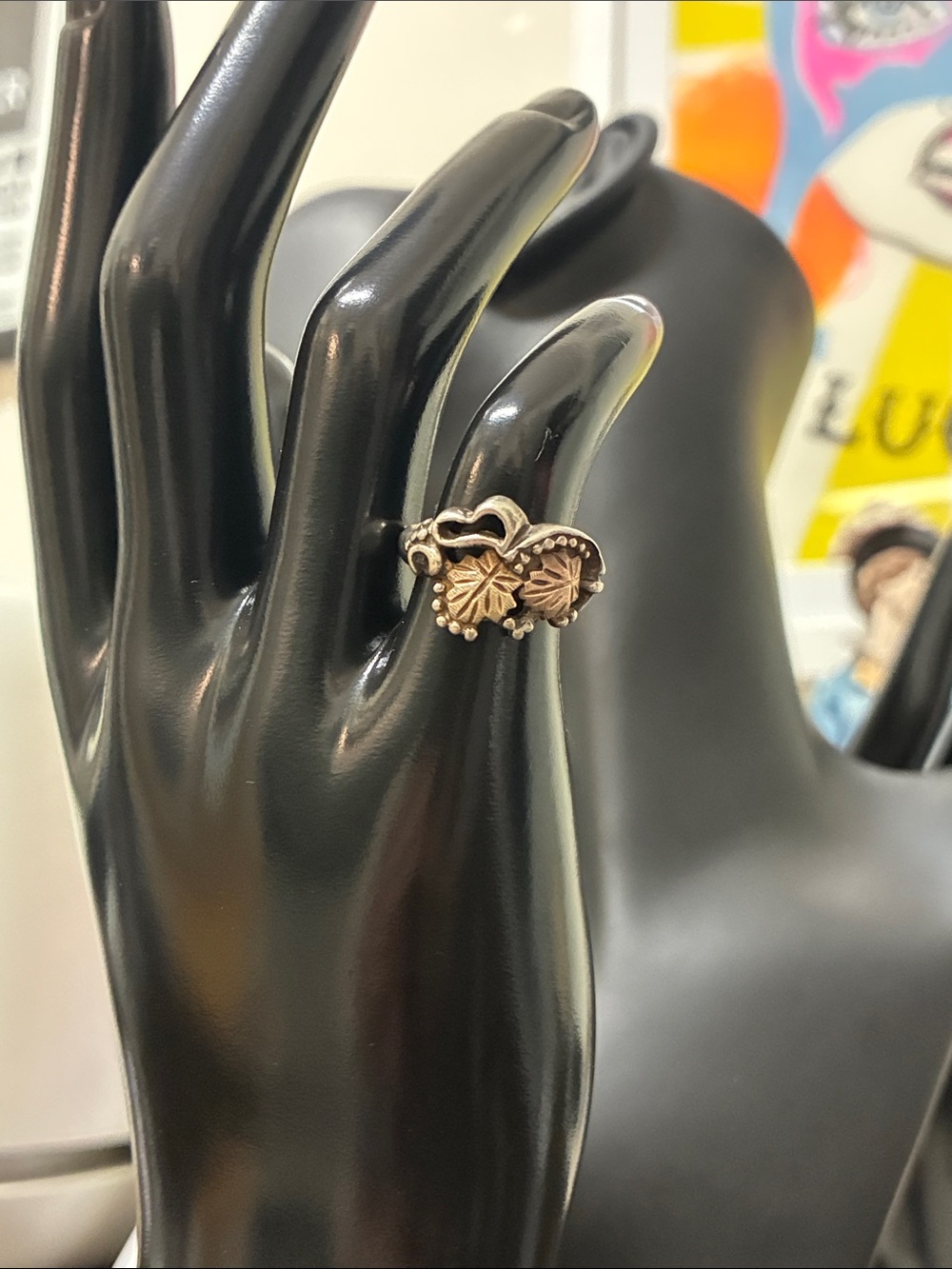 Vintage 1980s Black Hills Gold Floral Silver and Gold Tone Grape Leaf Ring